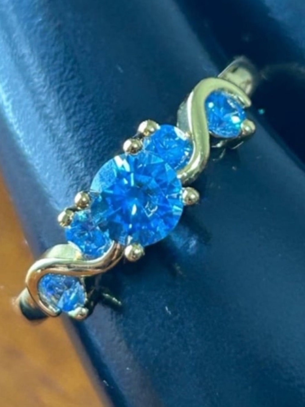 New blue & gold ring, size ~11 3/4